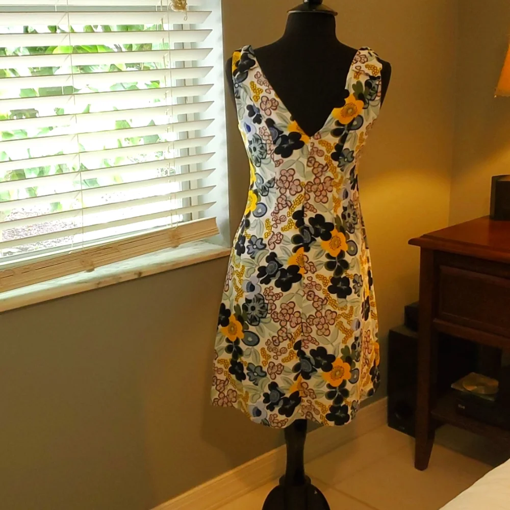 Dress - Picture 3 of 3
